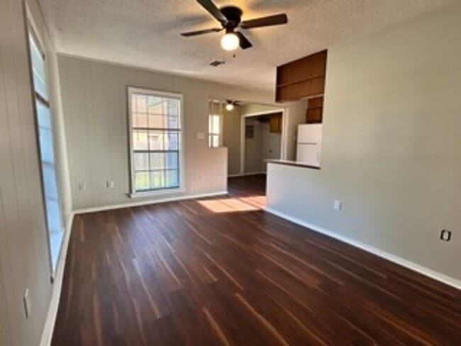 Building Photo - 212 Lawler Ave