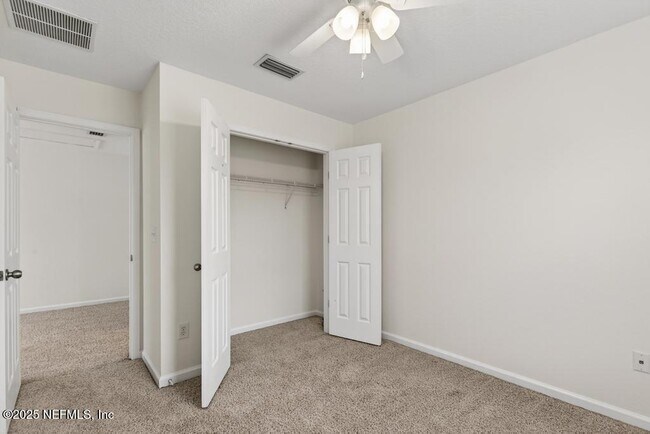 Building Photo - 411 Walnut Dr