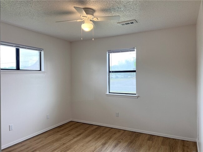 Building Photo - 2018 W Olive St