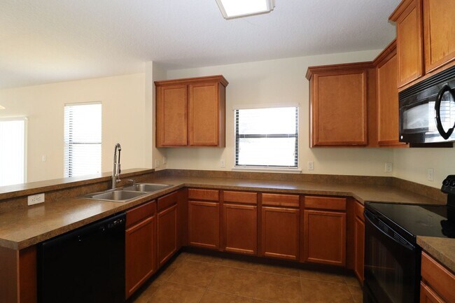 Building Photo - Easy Living 3/2/2