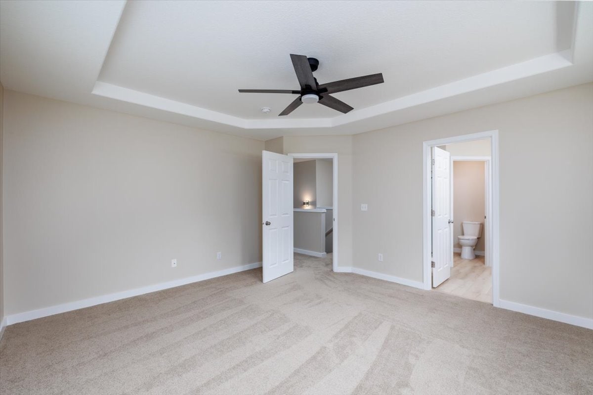 Primary Entry & Bath - 281 N Royal Oak St