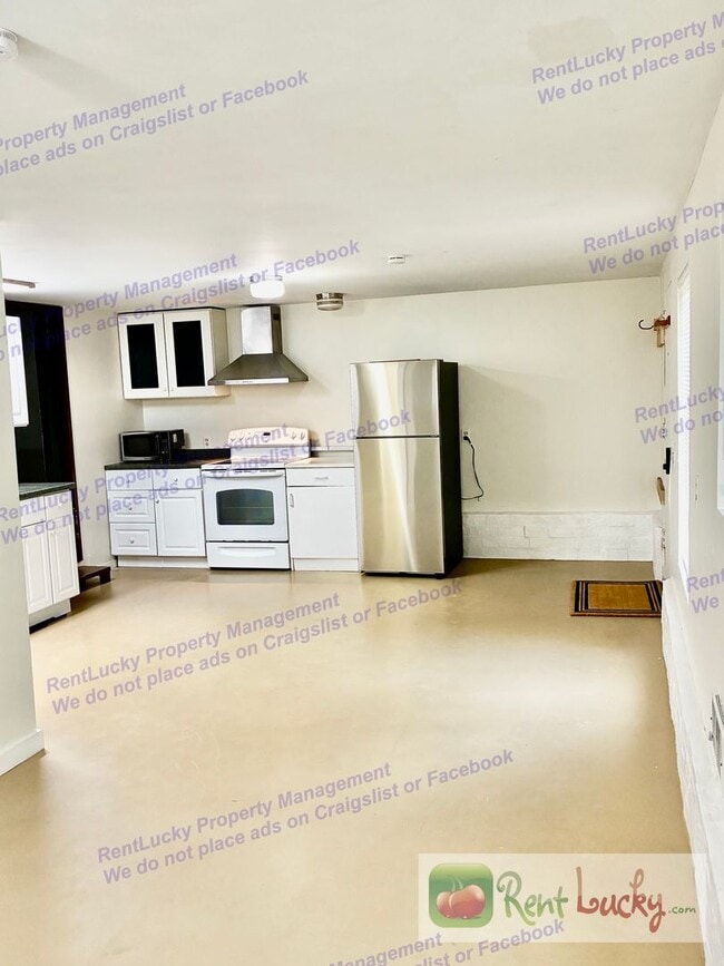 Building Photo - Charming Studio + Bonus Room in Maple Leaf with Private Entrance & Outdoor Space