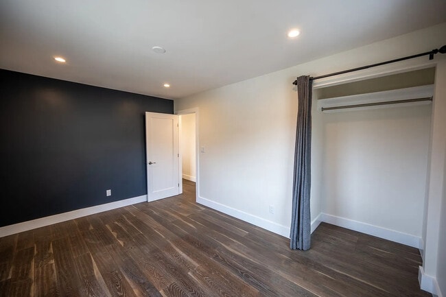 Building Photo - Bright 2BR with Private Balcony, In-Unit Laundry & Attached Garage in the Heart of La Jolla