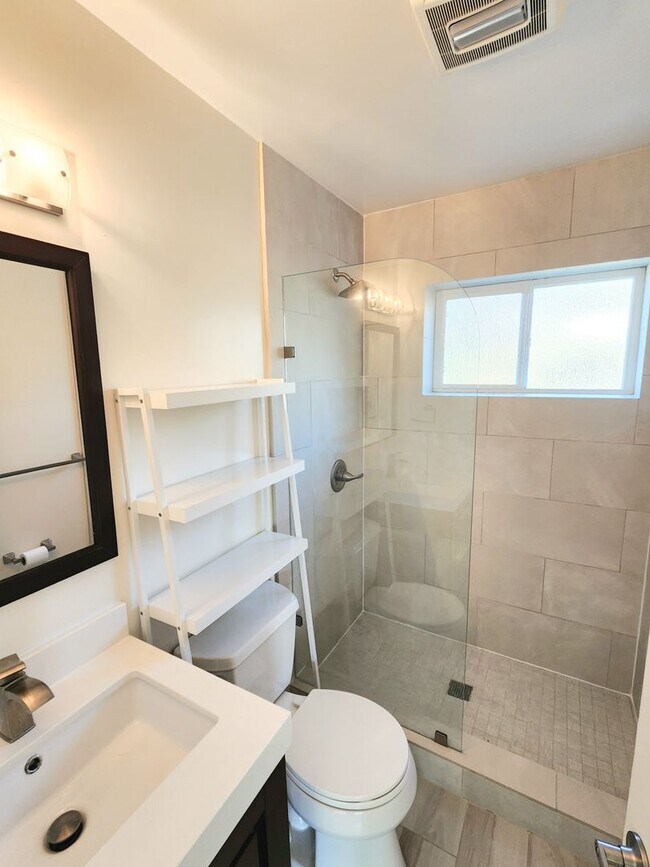 Building Photo - 3 bedroom 3 bathroom hillside Pacifica home with serene views