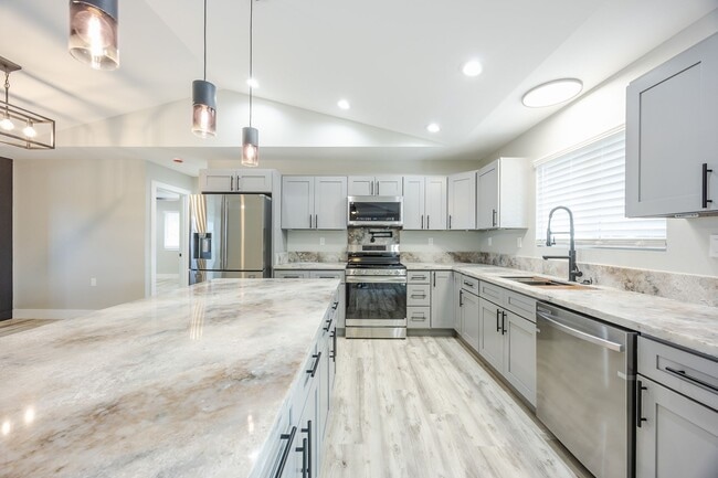 Building Photo - New modern studio with one bath