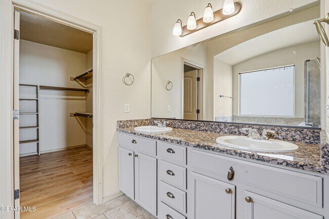 Building Photo - 3144 Hidden Creek Dr