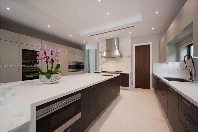 Building Photo - 9000 SW 63rd Ct