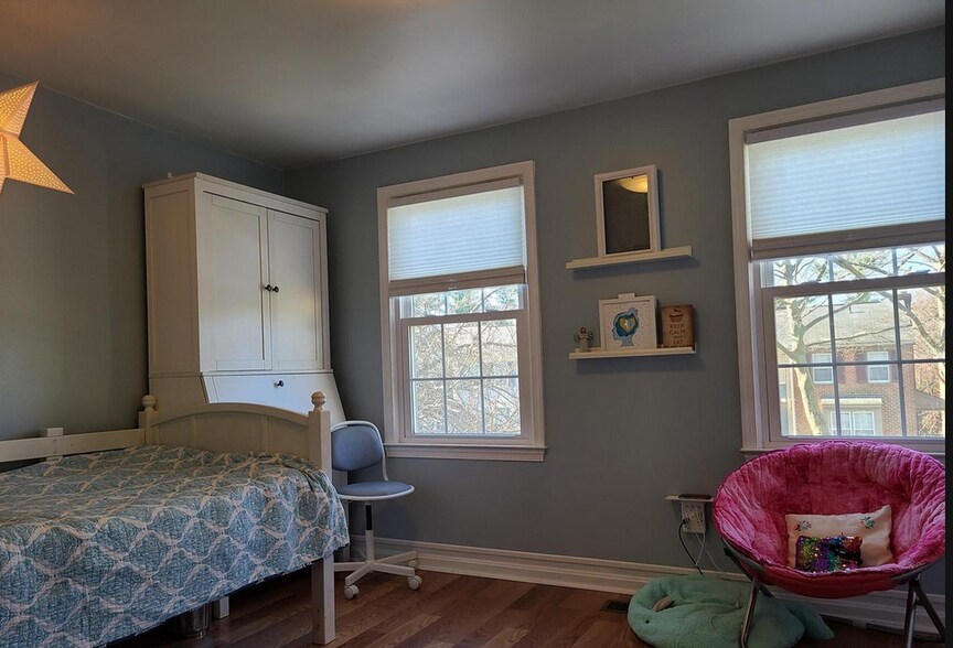 Larger bedroom - 20519 Sterncroft Ct