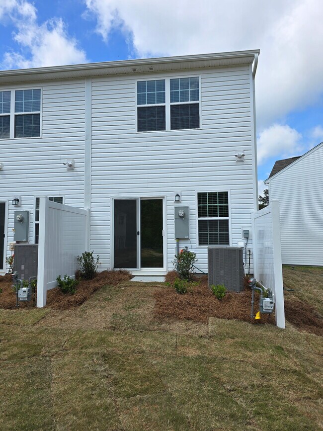 Building Photo - 3156 Fall Hills Dr