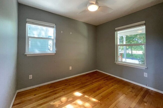 Building Photo - Charming Kenton Bungalow with Large Fenced Yard, Central A/C, Washer/Dryer