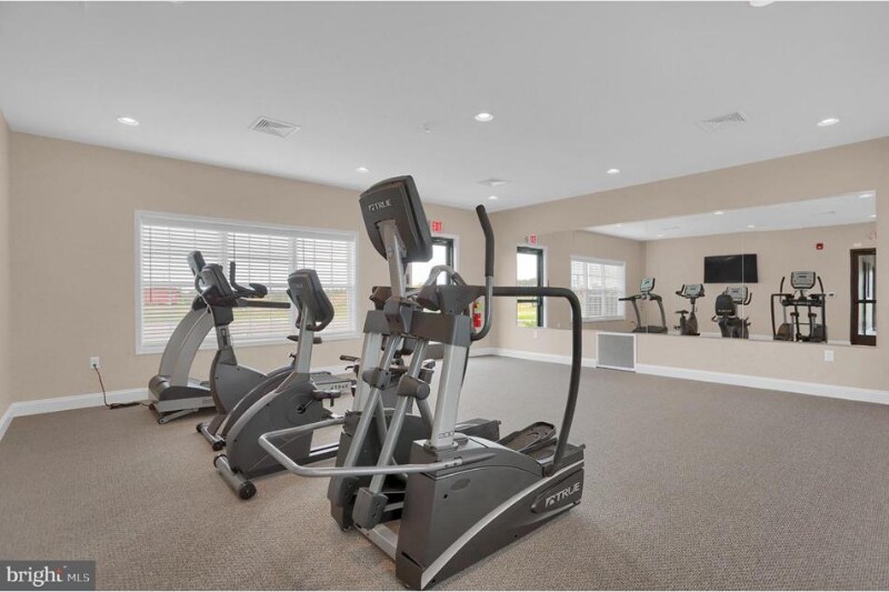 Building Photo - 744 Farmwood Ln