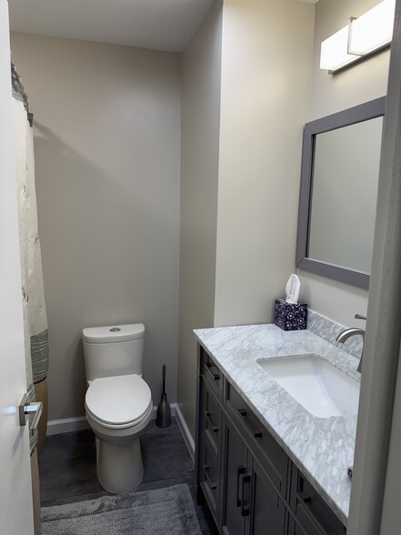 Main Bath - 1466 Lake Roger Dr
