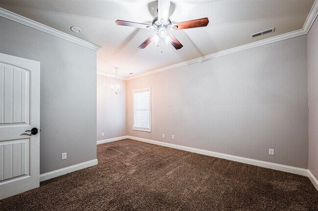 Building Photo - 730 Bennington Park Dr