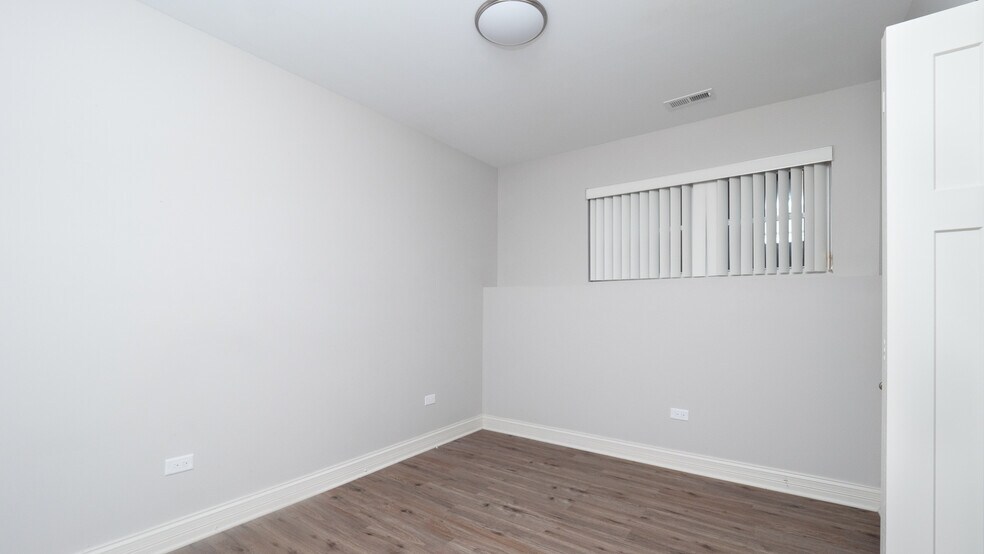 Building Photo - 4735 S Michigan Ave