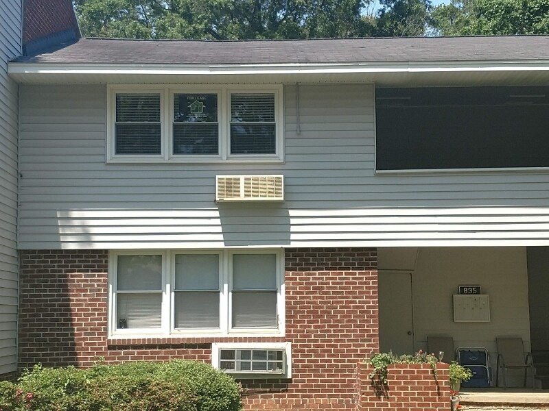 Building Photo - 835 Daniels St