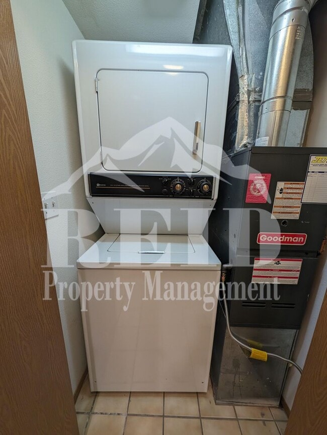 Building Photo - 305/307 Shore