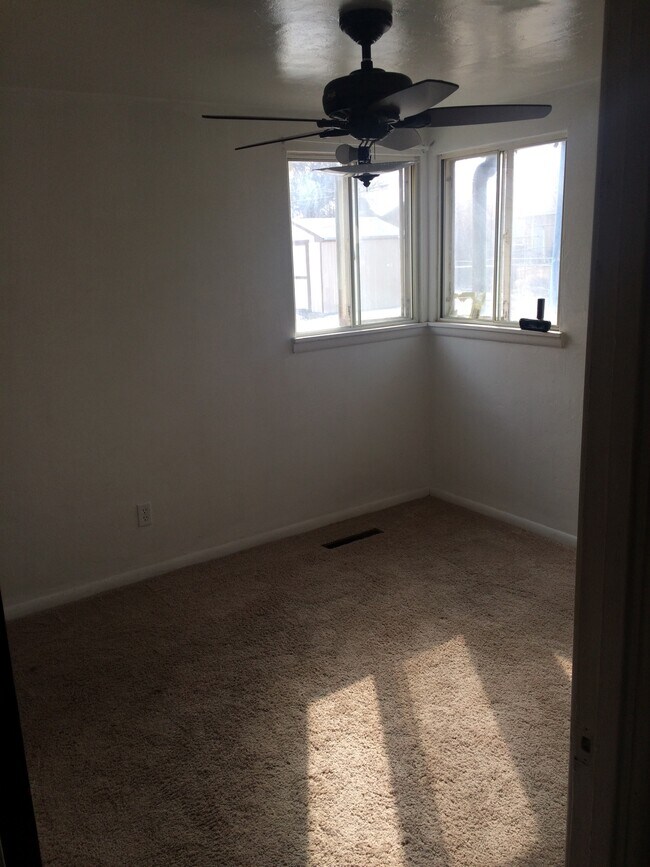 Building Photo - 140 Elm St