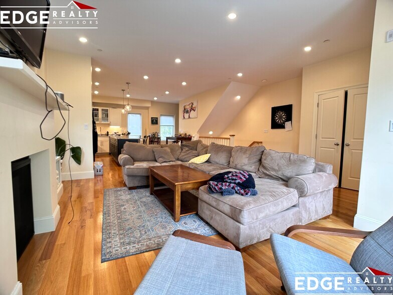 Building Photo - 151 Tremont St