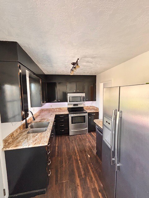 Building Photo - 521 Dorie Dr