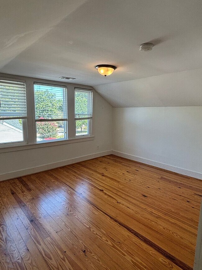 Building Photo - LEASING SPECIAL Cozy East Nashville 3 Bedr...