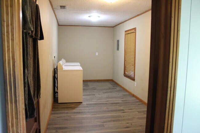 Building Photo - 185 Luther Davis Rd