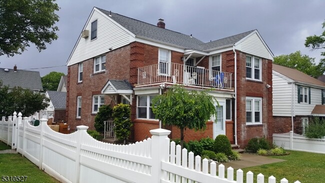 Primary Photo - 48 Hobart Pl