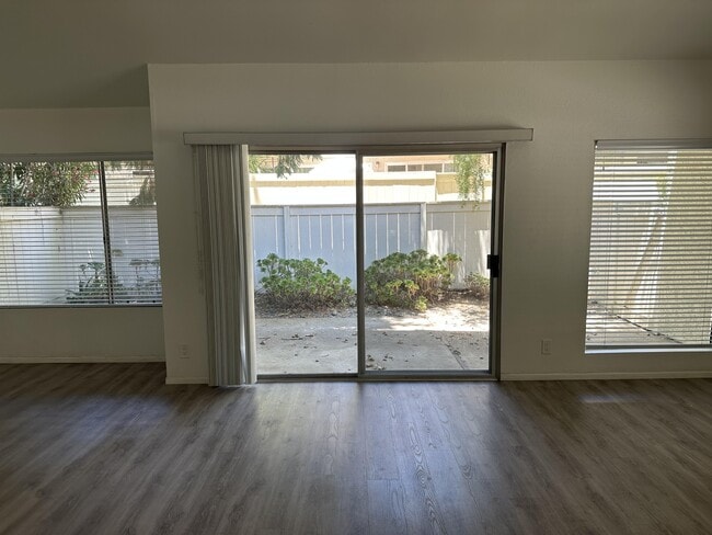 Building Photo - 2077 Village Ln