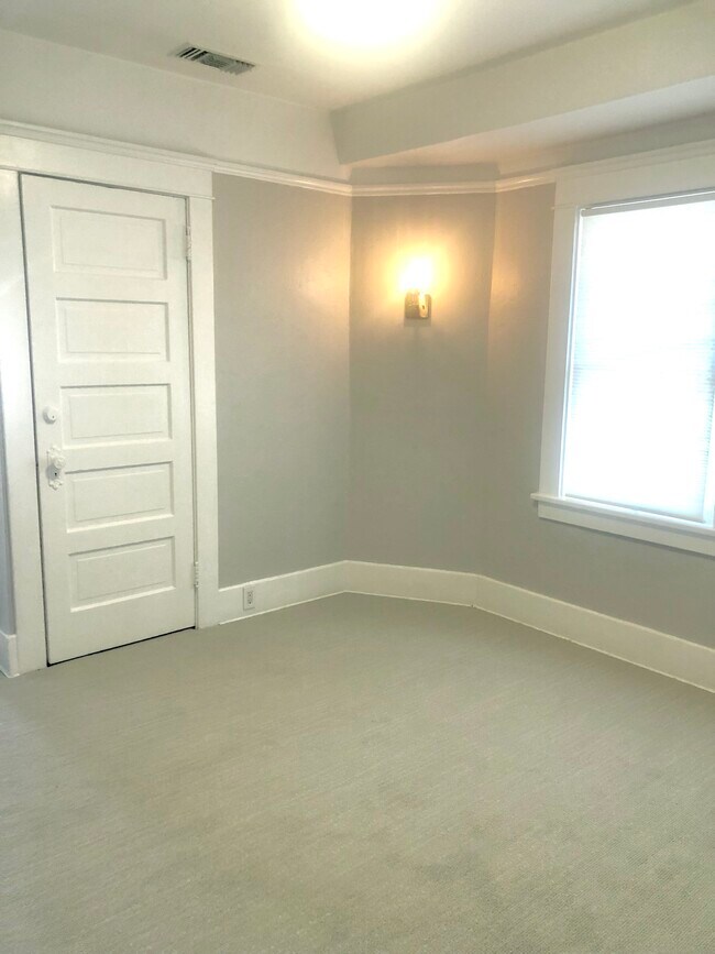 Bedroom 2 (fits Queen or 2 twins) - 232 Market St