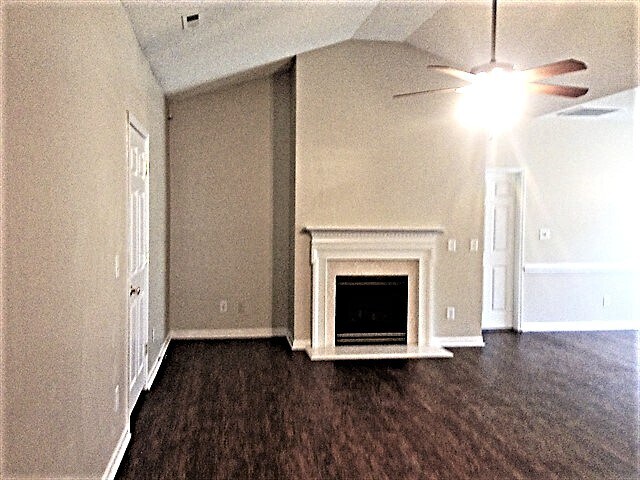 Building Photo - 4038 River Falls Dr