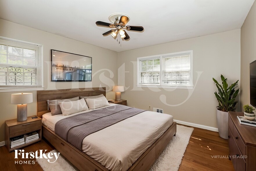 Building Photo - 3605 Carriage Way