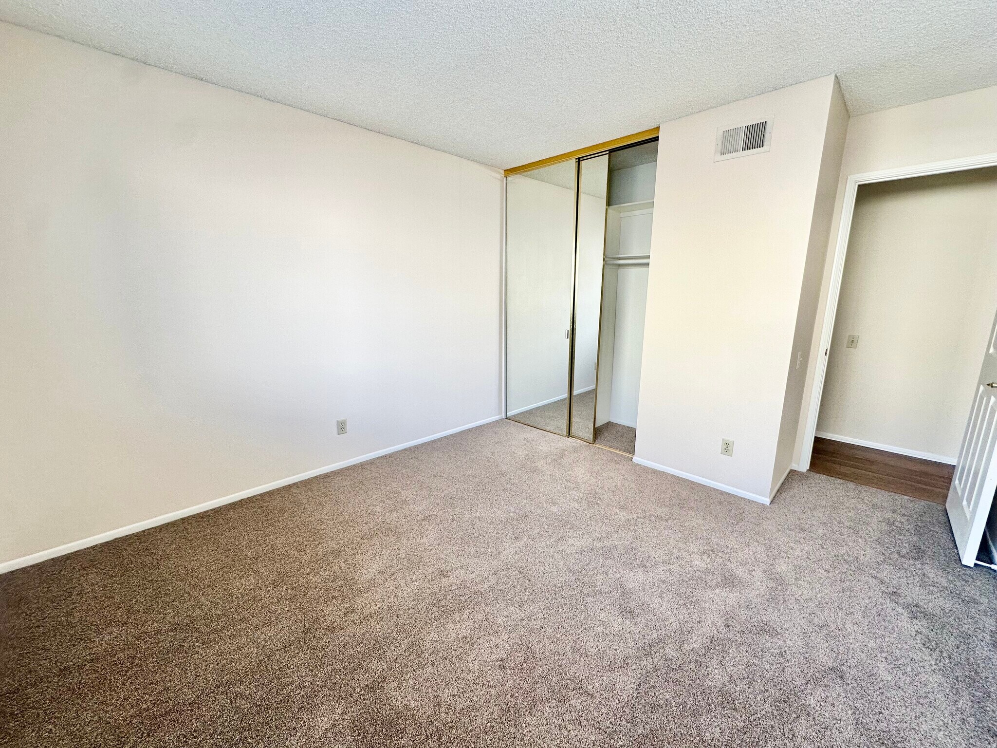 Building Photo - 1384 Naples Ct