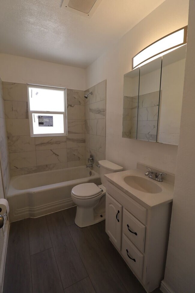 Building Photo - Reduced price