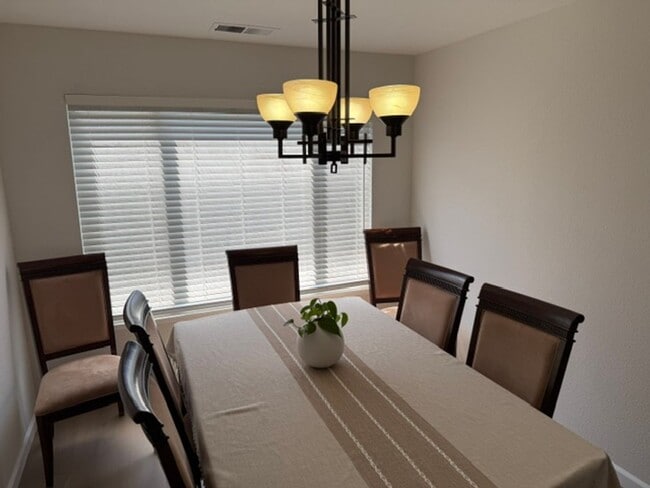 Building Photo - Pleasanton’s Windsor Community 4 bed / 2.5 bath,  Great schools, close to Downtown