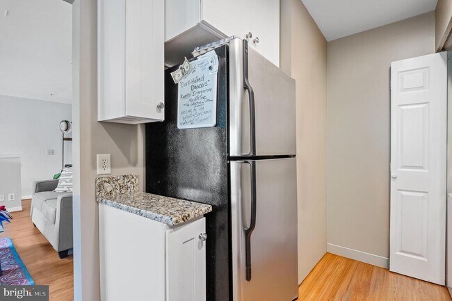 Building Photo - 5705 Chapman Mill Dr