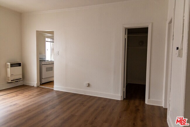 Building Photo - 661 Shatto Pl