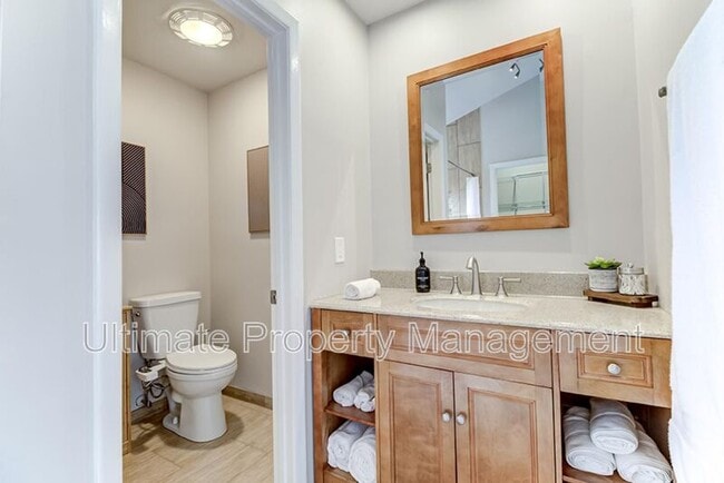 Building Photo - 207 St Luke Ct