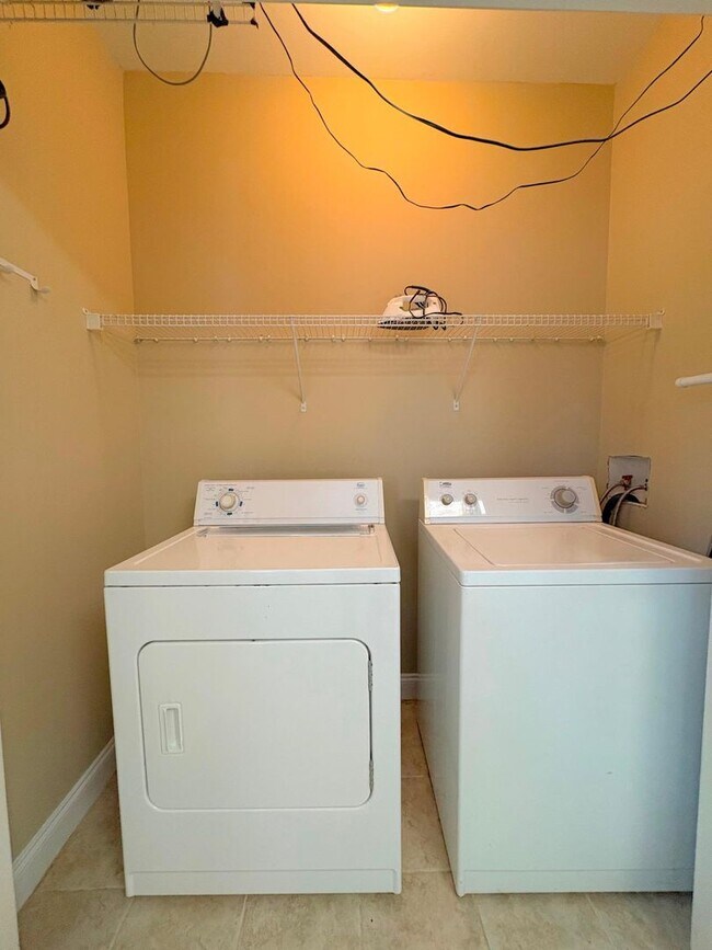 Building Photo - AVAILABLE NOW!  2-bedroom |  2.5-bathroom condo—move-in ready | Easy Access to Downtown Athens