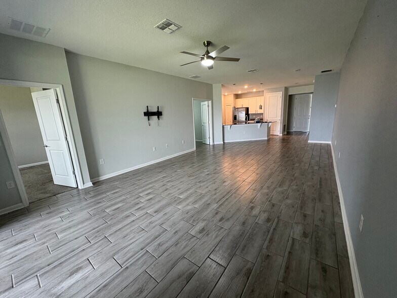 Building Photo - 1185 Saguaro St