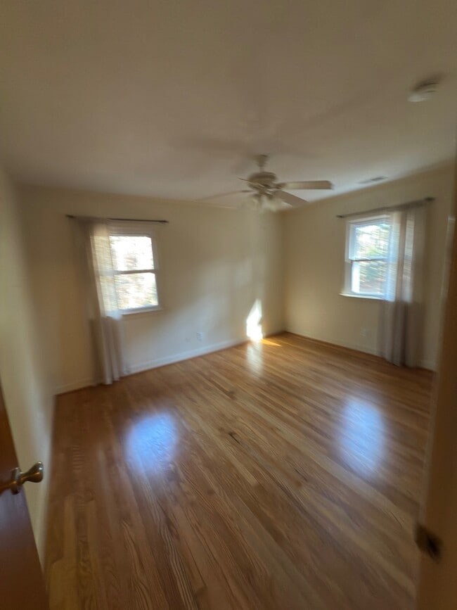 Building Photo - 109 Circle Dr