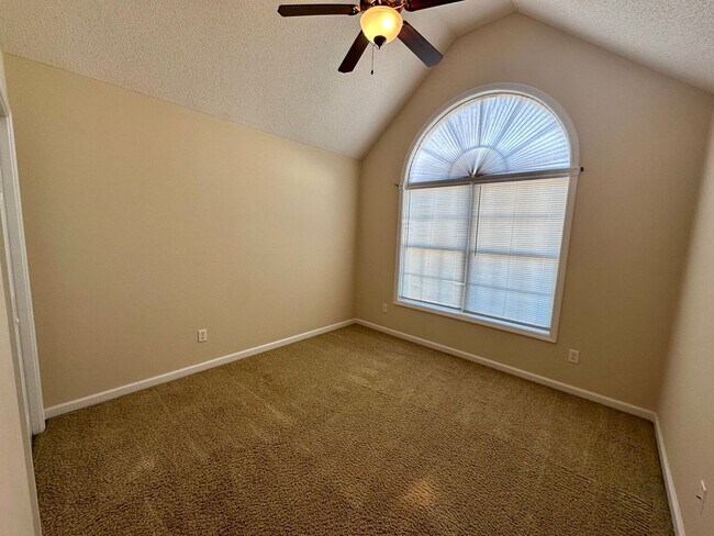 Building Photo - 3760 Vinca St
