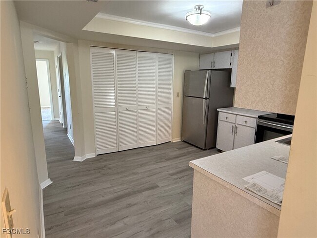 Building Photo - 1699 Golf Club Dr