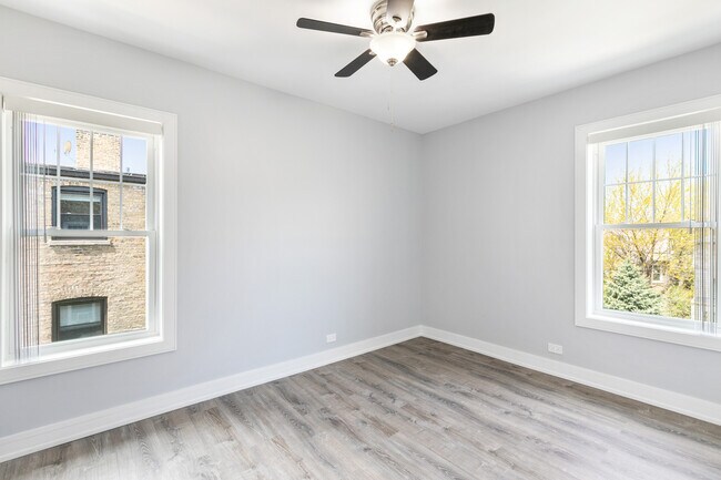Building Photo - 6954 N Wolcott Ave