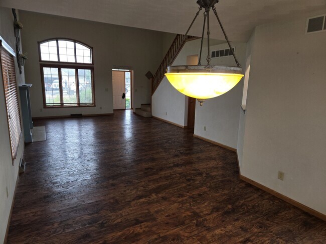 Building Photo - 535 Westfield Dr