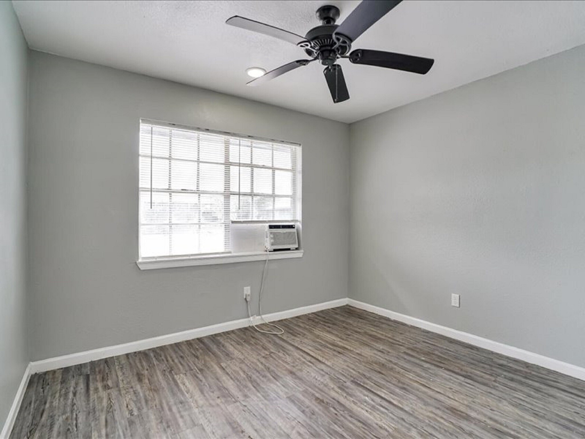 Building Photo - 5149 Lavender St