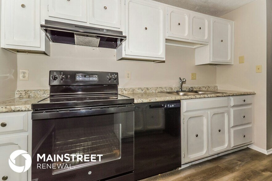 Building Photo - 6839 S Lawndale Ave