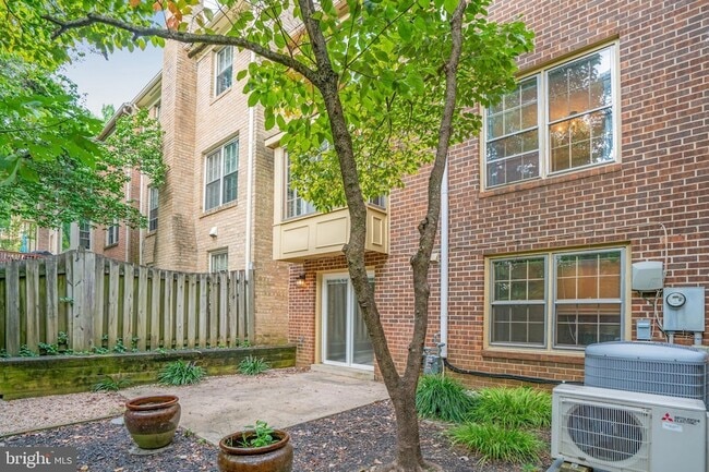 Building Photo - 2131 Kings Mill Ct