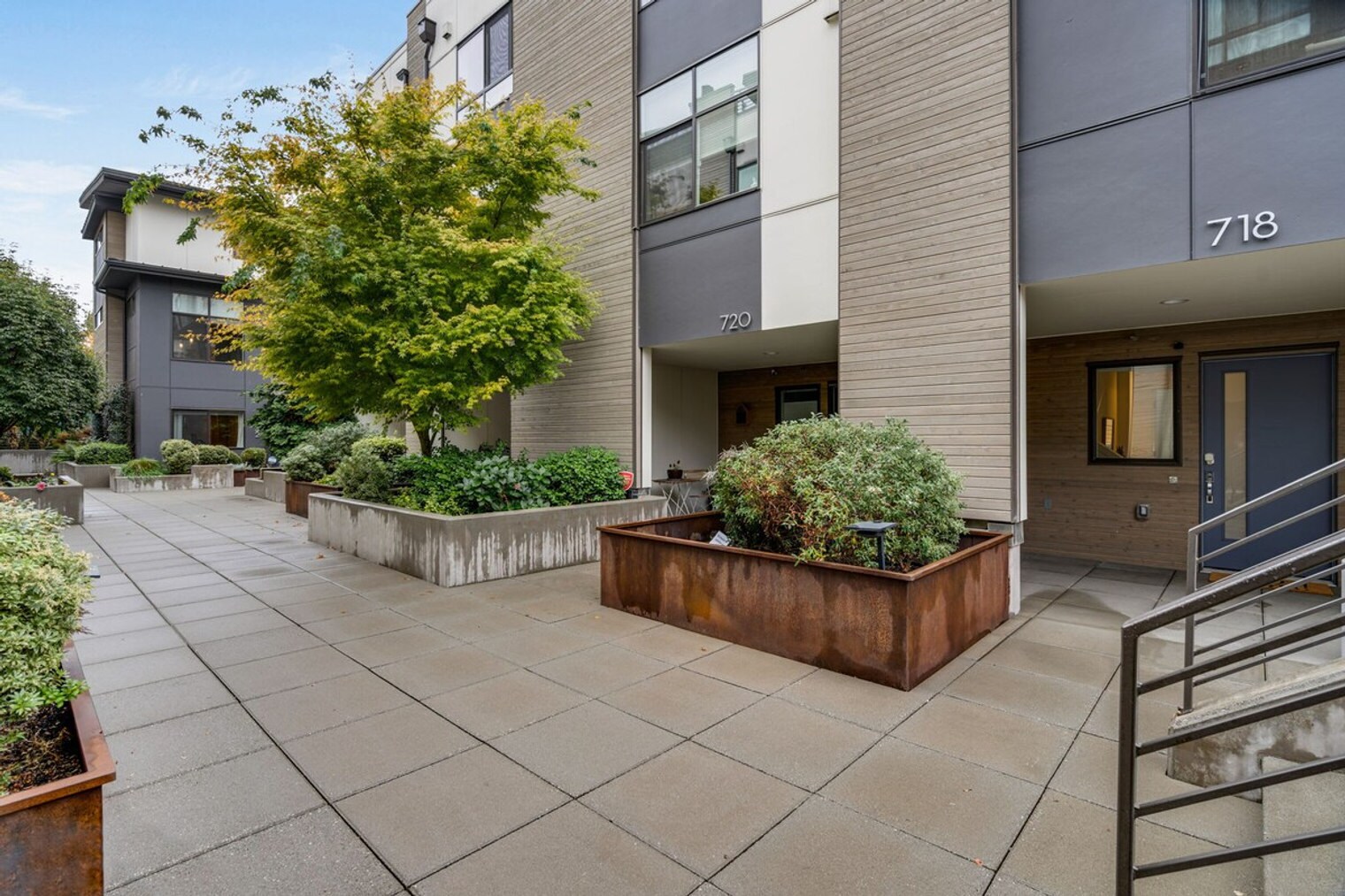 Building Photo - 718 3rd Ave N