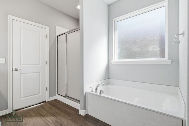 Building Photo - Gorgeous 4/3.5/3 Luxury Home