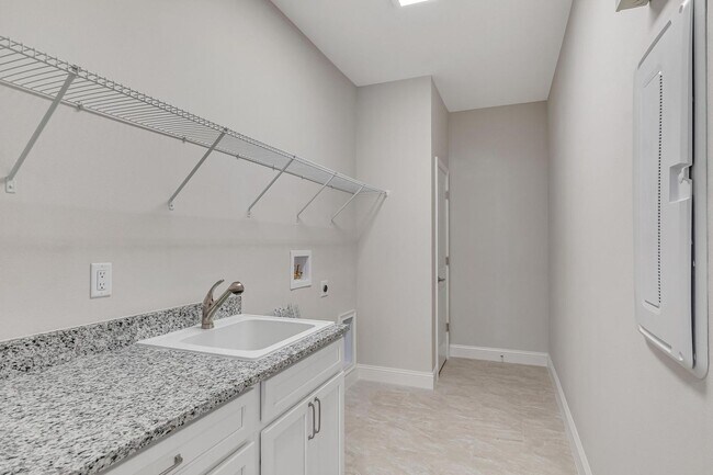 Building Photo - 5 Eastvue Pl