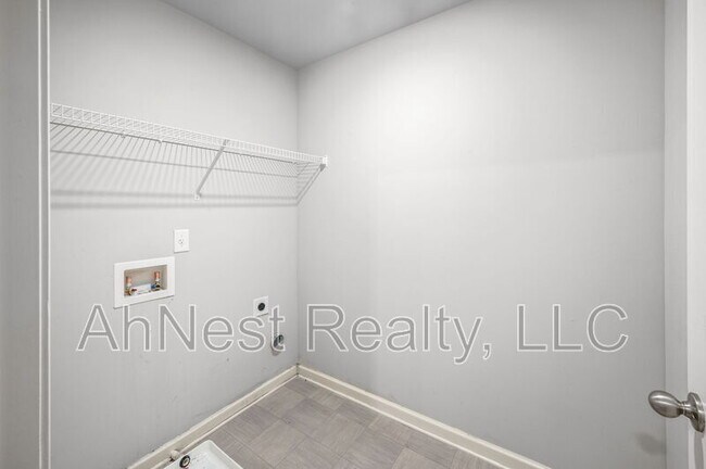 Building Photo - 3012 Hawthorn Farm Blvd